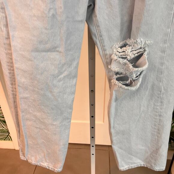 Levi’s Women’s Ribcage Ankle Straight Jeans Size 28 Light Wash Distressed - Picture 5 of 15